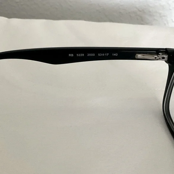 Ray-Ban RB 5228 2000 Eyeglasses Frames Women's Black Full Rim 53-17-140.